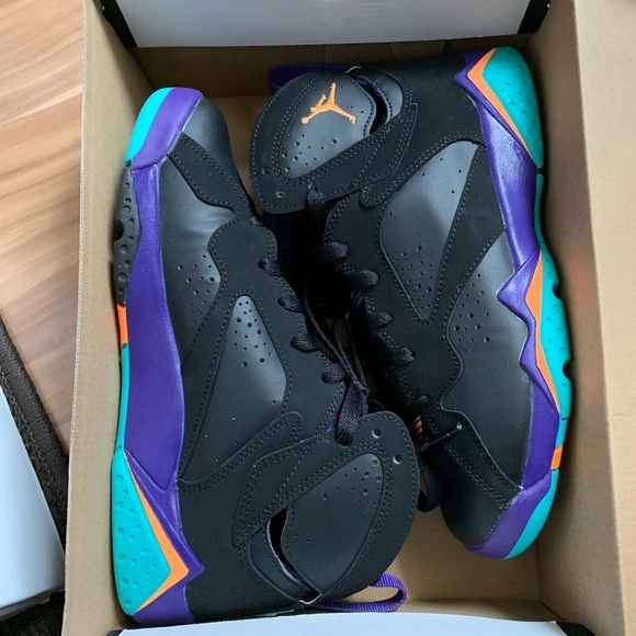 Jordan Shoes - Jordan 7 Lola bunny